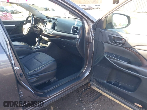 2019 Toyota Highlander LE with VIN 5TDBZRFH0KS960077, listed as a IAAI auction lot 41222178 with 125,800 mi miles and . Bid and sale history available at DreamBid. Image 5.