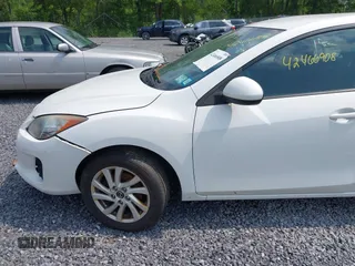 2013 Mazda 3 i Touring z VIN JM1BL1LP1D1832798, wystawiony jako IAAI lot #42466908 z przebiegiem 159 724 mil mil oraz . Historia ofert i sprzedaży dostępna na DreamBid. Obrazek 6.