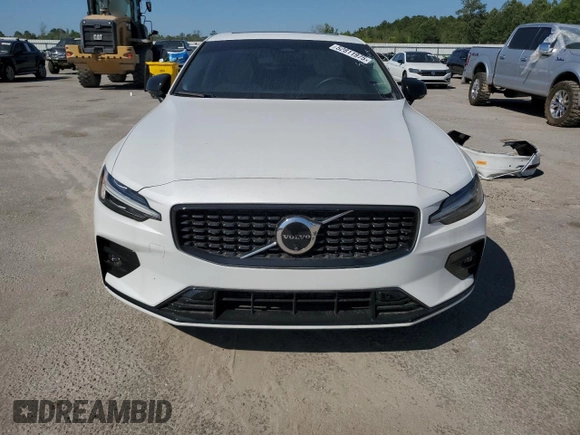 2024 Volvo S60 Plus Dark Theme z VIN 7JRL12TL9RG308060, wystawiony jako Copart lot #52811975 z przebiegiem 4 238 mil mil oraz Szkoda całkowita • Salvage title. Historia ofert i sprzedaży dostępna na DreamBid. Obrazek 5.