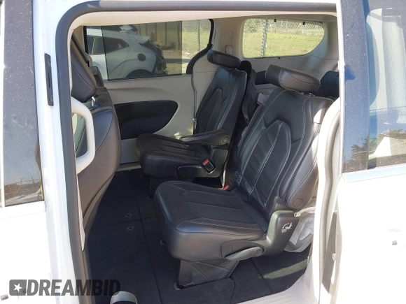 2022 Chrysler Pacifica Touring L with VIN 2C4RC1BGXNR233654, listed as a IAAI auction lot 42137632 with 73,899 mi miles and . Bid and sale history available at DreamBid. Image 8.