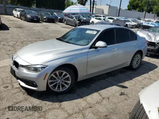2018 BMW 3 Series 320i z VIN WBA8A9C59JAH14460, wystawiony jako Copart lot #50639725 z przebiegiem 95 732 mil mil oraz Czysty tytuł • Clean title. Historia ofert i sprzedaży dostępna na DreamBid. Obrazek 1.