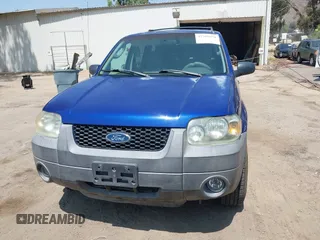 2006 Ford Escape XLT z VIN 1FMYU03146KB77722, wystawiony jako IAAI lot #42580276 z przebiegiem 135 660 mil mil oraz . Historia ofert i sprzedaży dostępna na DreamBid. Obrazek 6.