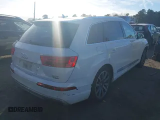 2017 Audi Q7 Premium Plus with VIN WA1LAAF7XHD003300, listed as a IAAI auction lot 41265476 with 137,157 mi miles. Bid and sale history available at carsss.com. Image 4.