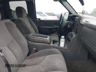 2005 Chevrolet Silverado 1500 Z71 with VIN 1GCEK19B95Z142179, listed as a IAAI auction lot 42203353 with 225,869 mi miles and . Bid and sale history available at DreamBid. Image 5.