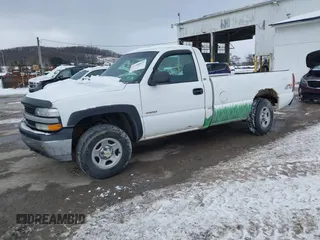 2000 Chevrolet Silverado 1500 with VIN 1GCEK14V8YE421717, listed as a IAAI auction lot 41280823 with 185,551 mi miles. Bid and sale history available at carsss.com. Image 2.