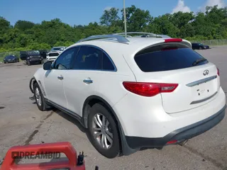 2010 Infiniti FX z VIN JN8AS1MUXAM800384, wystawiony jako IAAI lot #42458960 z przebiegiem 142 976 mil mil oraz . Historia ofert i sprzedaży dostępna na DreamBid. Obrazek 3.