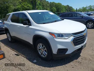 2018 Chevrolet Traverse LS z VIN 1GNEVFKW9JJ284484, wystawiony jako IAAI lot #42370489 z przebiegiem 70 035 mil mil oraz . Historia ofert i sprzedaży dostępna na DreamBid. Obrazek 1.