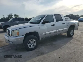 2005 Dodge Dakota SLT с VIN 1D7HE48K75S195646, выставлен на аукционе Copart как лот 63781995 с пробегом Не указан миль и Списание • Salvage title. История ставок и продаж доступна на DreamBid. Изображение 1.