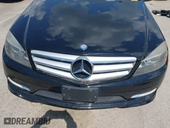 2011 Mercedes-Benz C 300 Sport z VIN WDDGF8BB6BR133621, wystawiony jako IAAI lot #42561902 z przebiegiem 106 078 mil mil oraz . Historia ofert i sprzedaży dostępna na DreamBid. Obrazek 6.