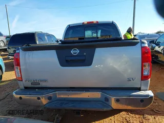 2015 Nissan Frontier SV z VIN 1N6AD0FR0FN711897, wystawiony jako IAAI lot #41586254 z przebiegiem 106 326 mil mil oraz . Historia ofert i sprzedaży dostępna na DreamBid. Obrazek 16.