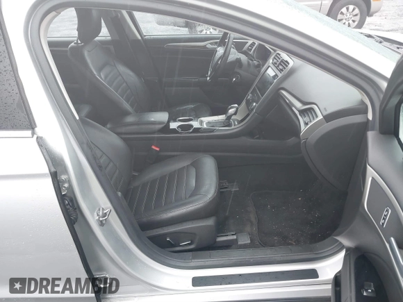 2013 Ford Fusion SE with VIN 3FA6P0HR4DR311449, listed as a IAAI auction lot 41860217 with 178,732 mi miles. Bid and sale history available at carsss.com. Image 5.
