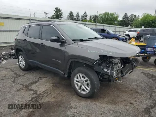 2020 Jeep Compass Sport with VIN 3C4NJDABXLT196966, listed as a Copart auction lot 61240865 with 61,148 mi miles and Salvage title. Bid and sale history available at DreamBid. Image 4.