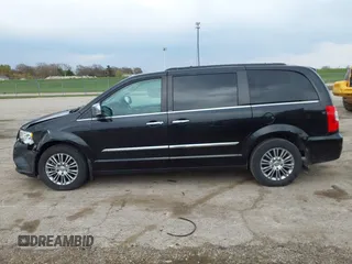 2014 Chrysler Town & Country Touring-L with VIN 2C4RC1CG6ER176156, listed as a IAAI auction lot 42008100 with 139,519 mi miles. Bid and sale history available at carsss.com. Image 14.