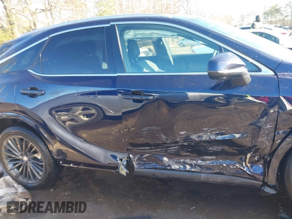 2024 Lexus RX 350h z VIN 2T2BBMCA7RC051251, wystawiony jako IAAI lot #41206305 z przebiegiem 4 876 mil mil oraz . Historia ofert i sprzedaży dostępna na DreamBid. Obrazek 13.