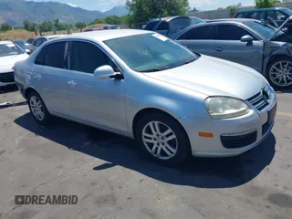 2007 Volkswagen Jetta 2.5 z VIN 3VWRF71K27M000620, wystawiony jako IAAI lot #42458102 z przebiegiem 147 996 mil mil oraz . Historia ofert i sprzedaży dostępna na DreamBid. Obrazek 1.