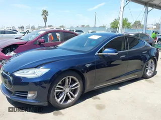 2013 Tesla Model S with VIN 5YJSA1DN1DFP05317, listed as a IAAI auction lot 42086998 with 150,964 mi miles. Bid and sale history available at carsss.com. Image 2.