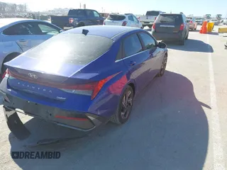 2024 Hyundai Elantra Limited z VIN KMHLP4DG1RU707164, wystawiony jako IAAI lot #41694469 z przebiegiem 11 298 mil mil oraz . Historia ofert i sprzedaży dostępna na DreamBid. Obrazek 4.