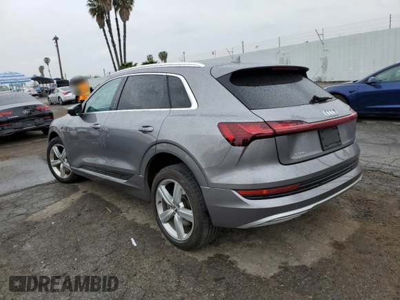 2019 Audi e-tron Premium Plus с VIN WA1LABGE7KB021954, выставлен на аукционе Copart как лот 47867025 с пробегом 74 853 миль миль и Списание • Salvage title. История ставок и продаж доступна на DreamBid. Изображение 2.