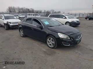 2012 Volvo S60 T5 z VIN YV1622FS3C2044425, wystawiony jako IAAI lot #41797704 z przebiegiem 109 382 mil mil oraz . Historia ofert i sprzedaży dostępna na DreamBid. Obrazek 1.