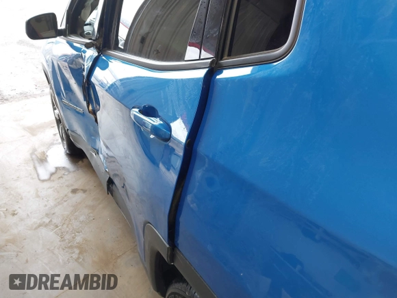 2019 Jeep Compass Latitude with VIN 3C4NJDBB8KT748817, listed as a IAAI auction lot 41289661 with 115,031 mi miles. Bid and sale history available at carsss.com. Image 18.