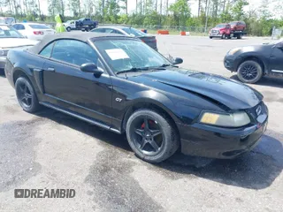 2002 Ford Mustang GT Deluxe z VIN 1FAFP45X32F168174, wystawiony jako IAAI lot #41827382 z przebiegiem 202 621 mil mil oraz . Historia ofert i sprzedaży dostępna na DreamBid. Obrazek 1.