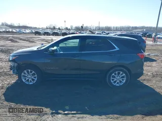 2019 Chevrolet Equinox LT z VIN 2GNAXKEV6K6124145, wystawiony jako IAAI lot #41763497 z przebiegiem 79 264 mil mil oraz . Historia ofert i sprzedaży dostępna na DreamBid. Obrazek 14.
