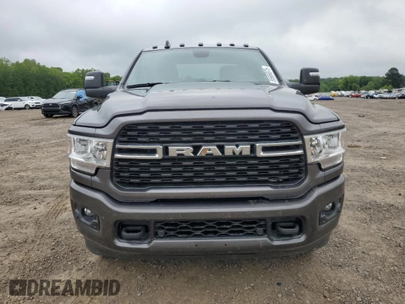 2024 Ram 2500 Big Horn z VIN 3C6UR5DL3RG410929, wystawiony jako Copart lot #55666875 z przebiegiem 8 795 mil mil oraz Szkoda całkowita • Salvage title. Historia ofert i sprzedaży dostępna na DreamBid. Obrazek 5.