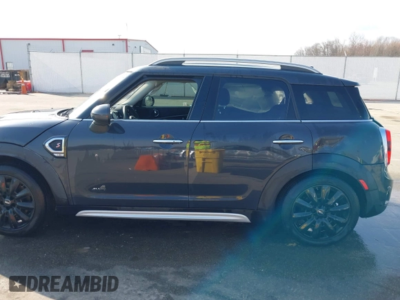 2018 MINI Countryman Cooper S with VIN WMZYT5C3XJ3E60685, listed as a IAAI auction lot 41775049 with 125,883 mi miles and . Bid and sale history available at DreamBid. Image 14.