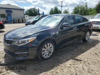 2016 Kia Optima EX z VIN 5XXGU4L31GG032075, wystawiony jako Copart lot #56714225 z przebiegiem 171 837 mil mil oraz Szkoda całkowita • Salvage title. Historia ofert i sprzedaży dostępna na DreamBid. Obrazek 1.