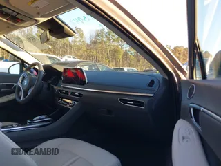 2023 Hyundai Sonata SEL z VIN KMHL64JA1PA321006, wystawiony jako IAAI lot #38313188 z przebiegiem 12 619 mil mil oraz . Historia ofert i sprzedaży dostępna na DreamBid. Obrazek 5.