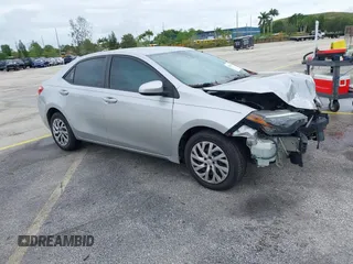 2018 Toyota Corolla L z VIN 5YFBURHE1JP800346, wystawiony jako IAAI lot #42245565 z przebiegiem 237 152 mil mil oraz . Historia ofert i sprzedaży dostępna na DreamBid. Obrazek 1.