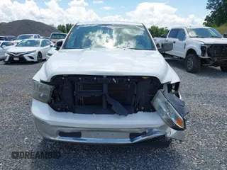 2019 Ram 1500 Tradesman z VIN 3C6JR6DT4KG561518, wystawiony jako IAAI lot #42726625 z przebiegiem 161 859 mil mil oraz . Historia ofert i sprzedaży dostępna na DreamBid. Obrazek 12.