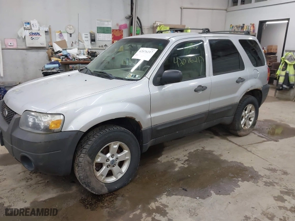2006 Ford Escape XLT with VIN 1FMYU931X6KD24033, listed as a IAAI auction lot 42076217 with 0 mi miles. Bid and sale history available at carsss.com. Image 2.