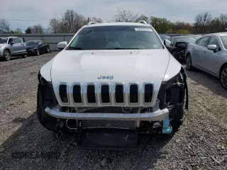 2018 Jeep Cherokee Latitude Plus with VIN 1C4PJMLB0JD530530, listed as a Copart auction lot 52920795 with 111,529 mi miles and Salvage title. Bid and sale history available at DreamBid. Image 5.