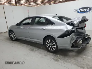 2025 Volkswagen Jetta S z VIN 3VW5X7BU0SM022894, wystawiony jako Copart lot #58201265 z przebiegiem 7 939 mil mil oraz Czysty tytuł • Clean title. Historia ofert i sprzedaży dostępna na DreamBid. Obrazek 2.