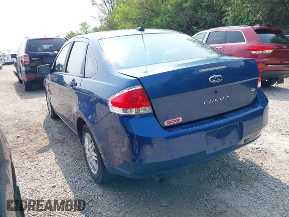 2008 Ford Focus SE z VIN 1FAHP35N48W230014, wystawiony jako IAAI lot #42395069 z przebiegiem 140 179 mil mil oraz . Historia ofert i sprzedaży dostępna na DreamBid. Obrazek 3.