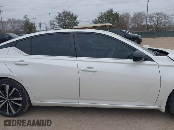 2019 Nissan Altima 2.5 SR with VIN 1N4BL4CV8KC135636, listed as a IAAI auction lot 41635760 with 60,087 mi miles. Bid and sale history available at carsss.com. Image 14.
