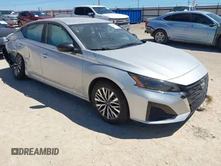 2025 Nissan Altima SV z VIN 1N4BL4DVXSN366170, wystawiony jako IAAI lot #42301264 z przebiegiem 5 110 mil mil oraz . Historia ofert i sprzedaży dostępna na DreamBid. Obrazek 1.