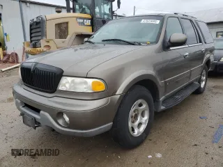 2001 Lincoln Navigator z VIN 5LMFU28R21LJ15849, wystawiony jako Copart lot #47623695 z przebiegiem 176 667 mil mil oraz Szkody całkowita. Historia ofert i sprzedaży dostępna na DreamBid. Obrazek 1.