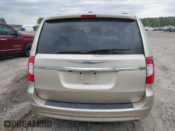 2016 Chrysler Town & Country Touring-L with VIN 2C4RC1CG1GR174351, listed as a IAAI auction lot 40789150 with 85,260 mi miles. Bid and sale history available at carsss.com. Image 17.