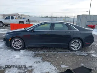 2016 Lincoln MKZ z VIN 3LN6L2JK8GR602793, wystawiony jako IAAI lot #41744058 z przebiegiem 105 234 mil mil oraz . Historia ofert i sprzedaży dostępna na DreamBid. Obrazek 14.