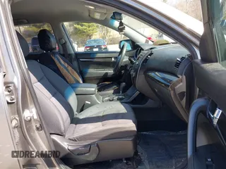 2011 Kia Sorento LX with VIN 5XYKTCA12BG123322, listed as a IAAI auction lot 41931012 with 148,765 mi miles. Bid and sale history available at carsss.com. Image 5.