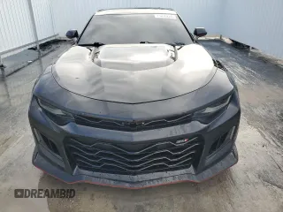 2018 Chevrolet Camaro ZL1 z VIN 1G1FK1R66J0136757, wystawiony jako Copart lot #71070224 z przebiegiem 7760 mil mil oraz Tytuł czysty. Historia ofert i sprzedaży dostępna na DreamBid. Obrazek 5.