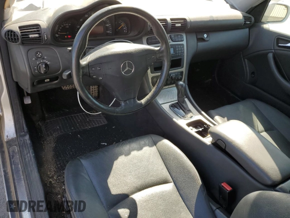 2004 Mercedes-Benz C 230 Kompressor z VIN WDBRN40J94A548568, wystawiony jako Copart lot #62208055 z przebiegiem 68 437 mil mil oraz Szkoda całkowita • Salvage title. Historia ofert i sprzedaży dostępna na DreamBid. Obrazek 8.