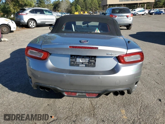 2017 FIAT 124 Spider Elaborazione Abarth z VIN JC1NFAEK6H0113755, wystawiony jako Copart lot #87475064 z przebiegiem Nie podano mil oraz Szkoda całkowita • Salvage title. Historia ofert i sprzedaży dostępna na DreamBid. Obrazek 6.
