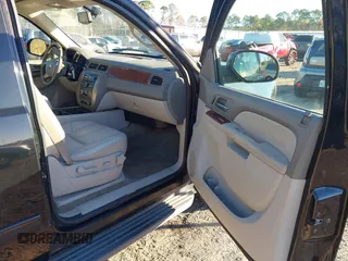2012 GMC Yukon XL SLT with VIN 1GKS2KE71CR161613, listed as a IAAI auction lot 41021605 with 236,272 mi miles. Bid and sale history available at carsss.com. Image 5.