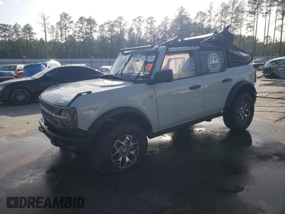 2024 Ford Bronco Badlands z VIN 1FMEE9BP9RLA26173, wystawiony jako Copart lot #47761755 z przebiegiem 2901 mil mil oraz Szkody całkowita. Historia ofert i sprzedaży dostępna na DreamBid. Obrazek 1.