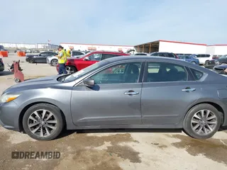 2016 Nissan Altima SR with VIN 1N4AL3AP0GC170284, listed as a IAAI auction lot 41818738 with 220,187 mi miles and . Bid and sale history available at carsss.com. Image 14.