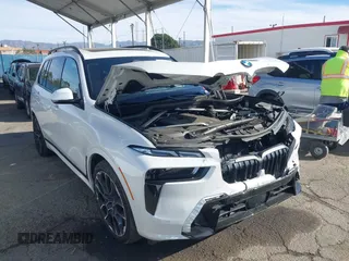 2024 BMW X7 xDrive40i z VIN 5UX23EM08R9U61655, wystawiony jako IAAI lot #41657934 z przebiegiem 12 810 mil mil oraz . Historia ofert i sprzedaży dostępna na DreamBid. Obrazek 1.