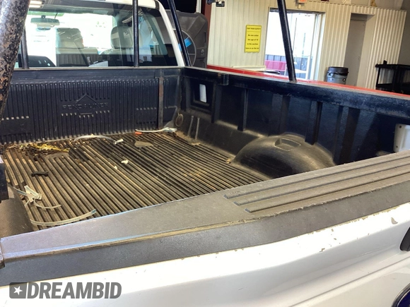 2017 Ford F-150 XL с VIN 1FTMF1C83HKD40833, выставлен на аукционе IAAI как лот 42317672 с пробегом 200 433 миль миль и . История ставок и продаж доступна на DreamBid. Изображение 1.